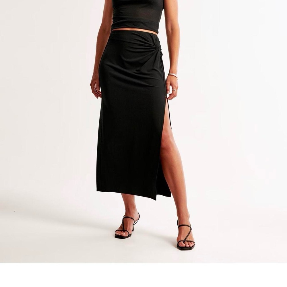 BRAND NEW Abercrombie Black Ruched Skirt